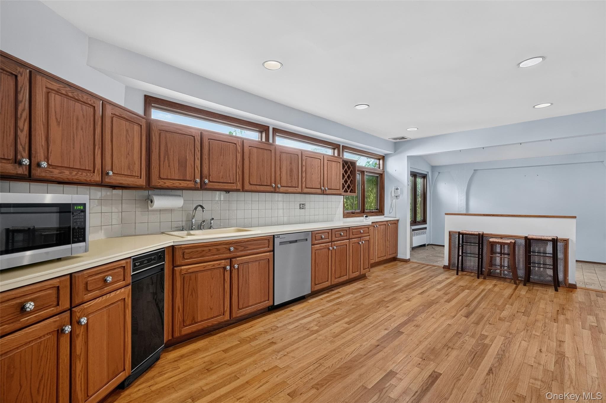 297 E Devonia Avenue thumbnail 16