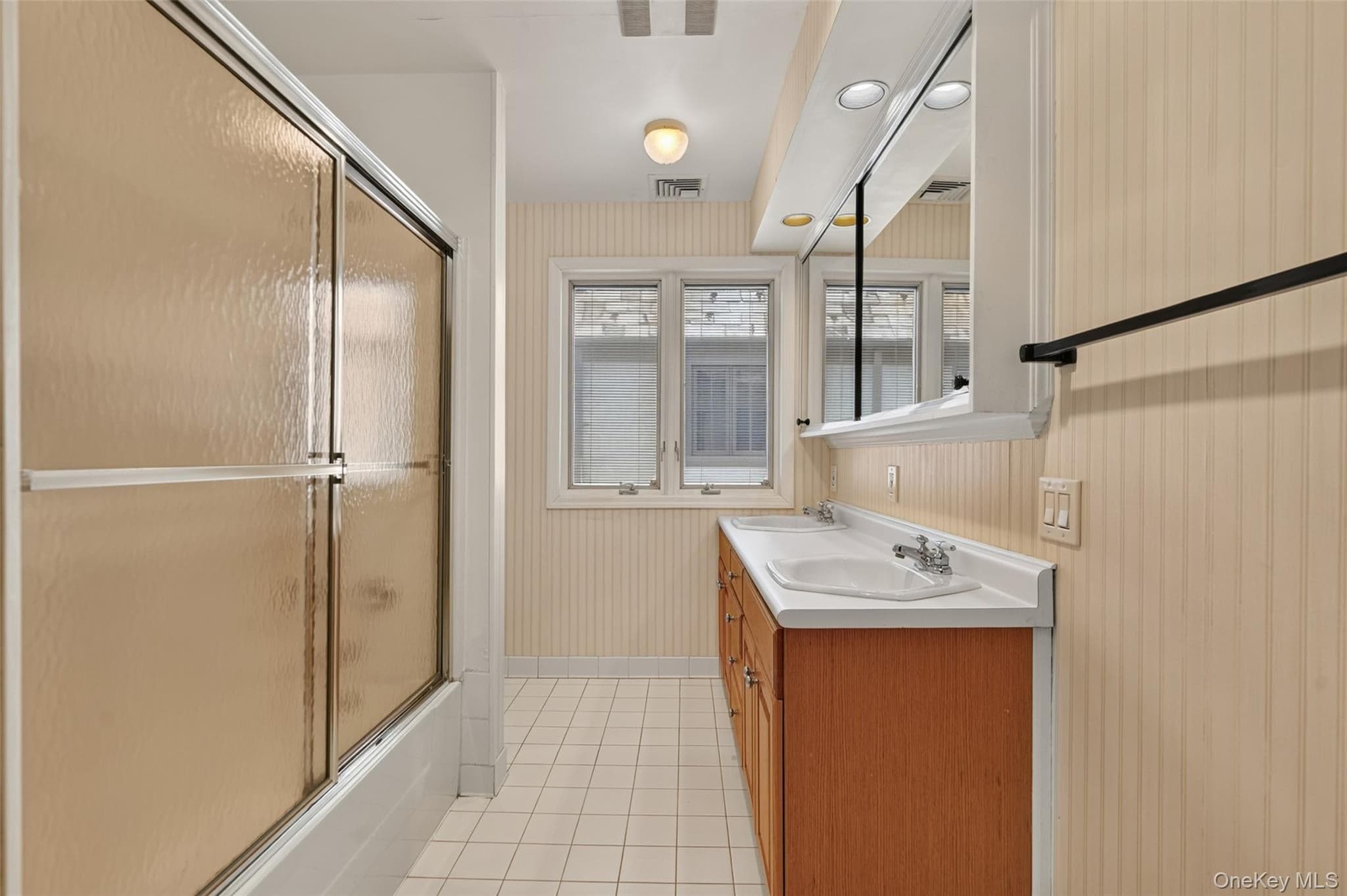 297 E Devonia Avenue thumbnail 29
