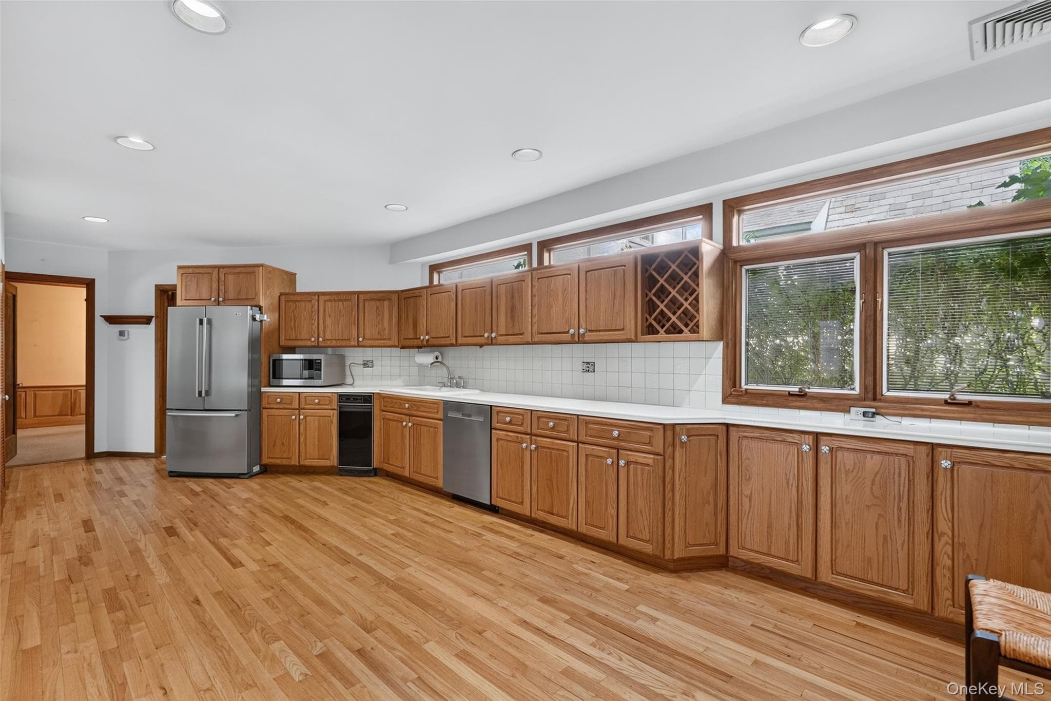 297 E Devonia Avenue thumbnail 14