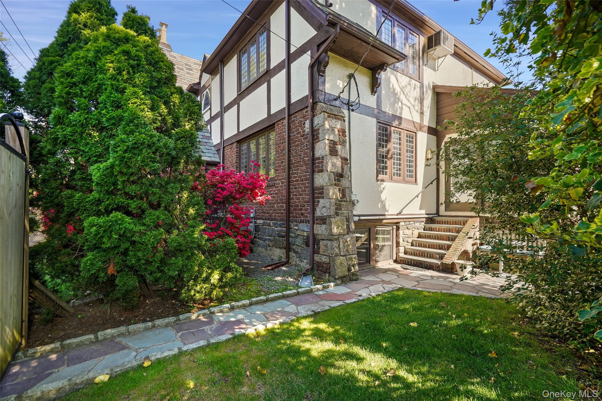 297 E Devonia Avenue thumbnail 40