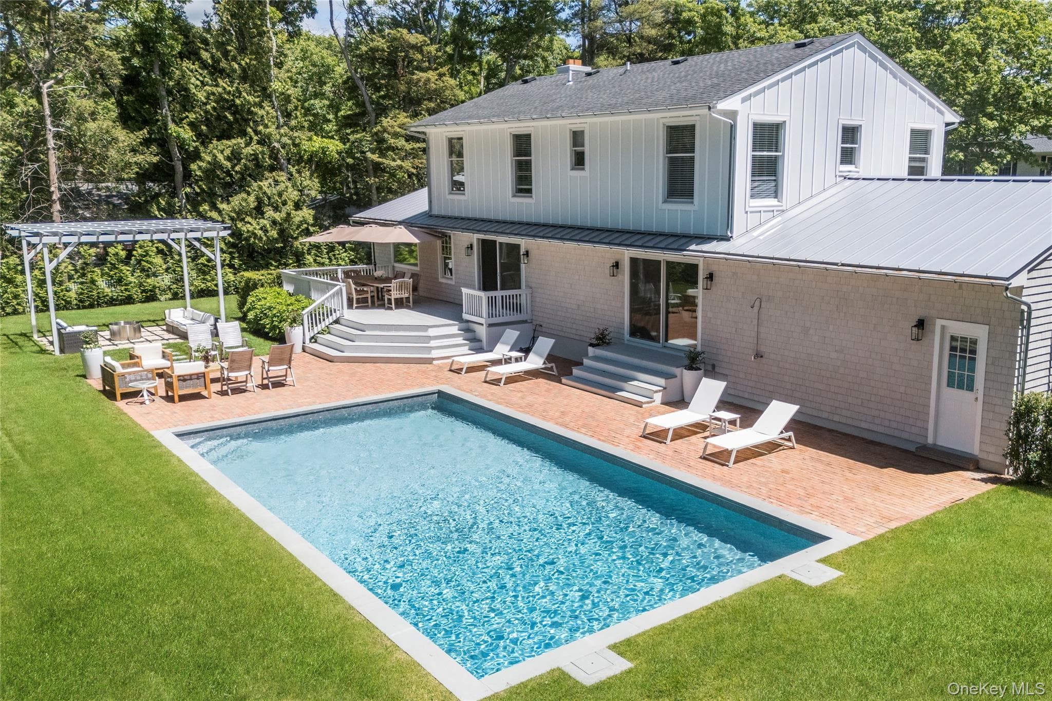 48 Beechwood Drive photo 1