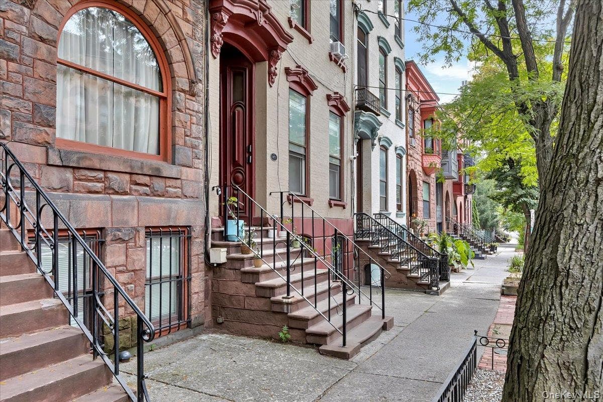 137 Lancaster Street thumbnail 3