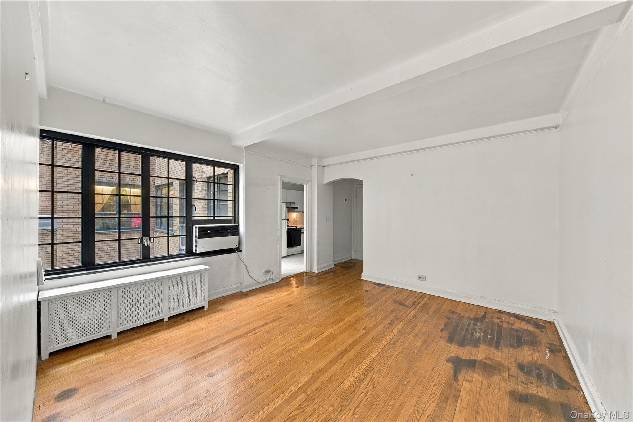 211 East 35th St Unit: 4B thumbnail 2
