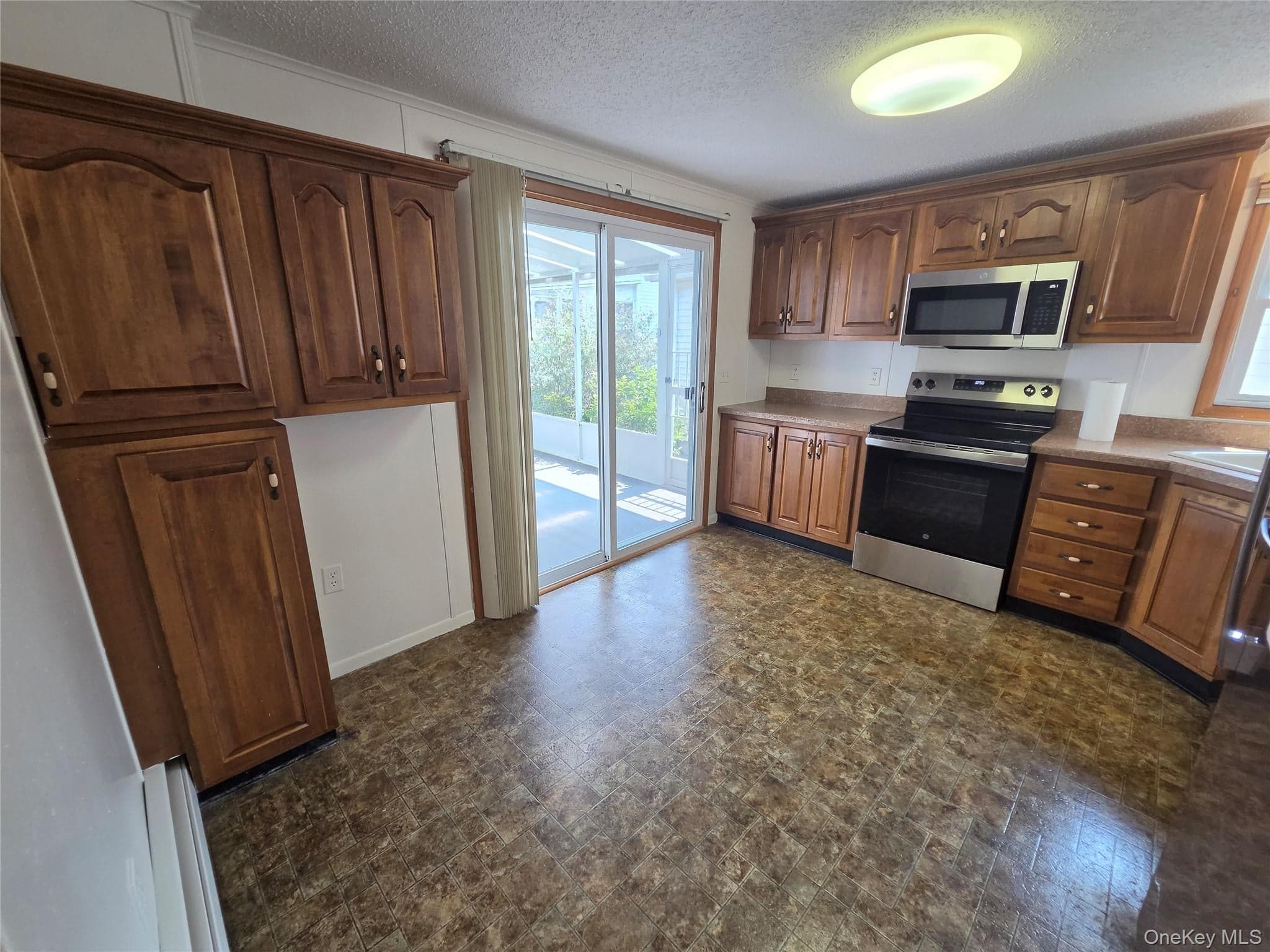 162 Village Circle thumbnail 8