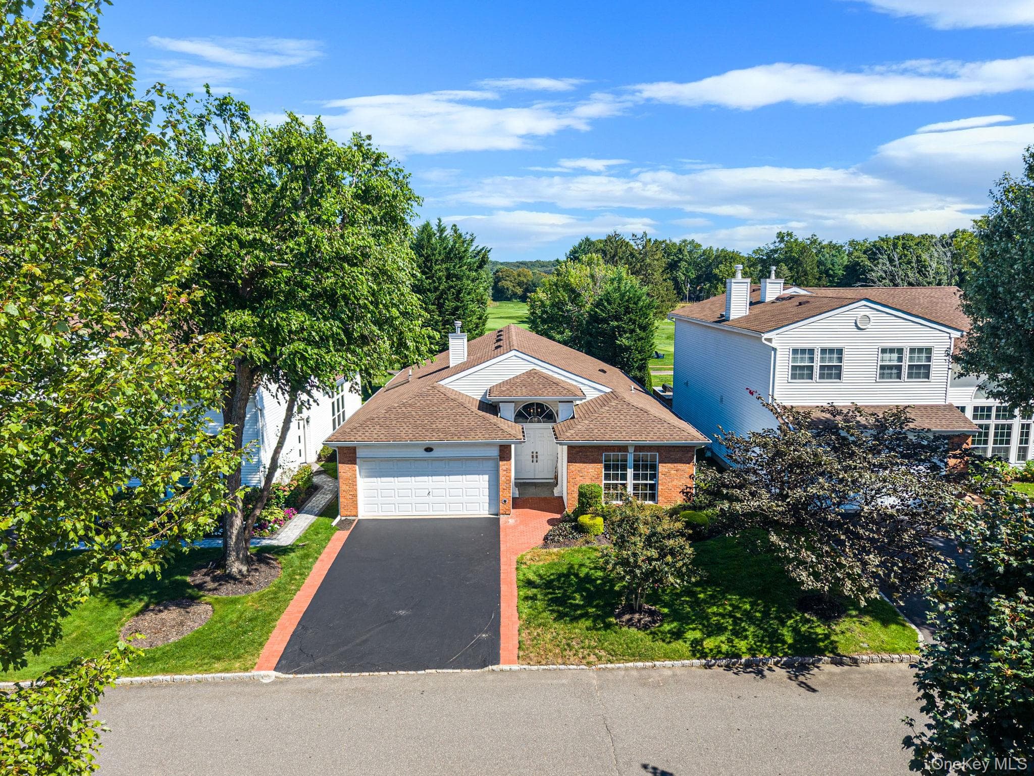 6 Hamlet Drive photo 1