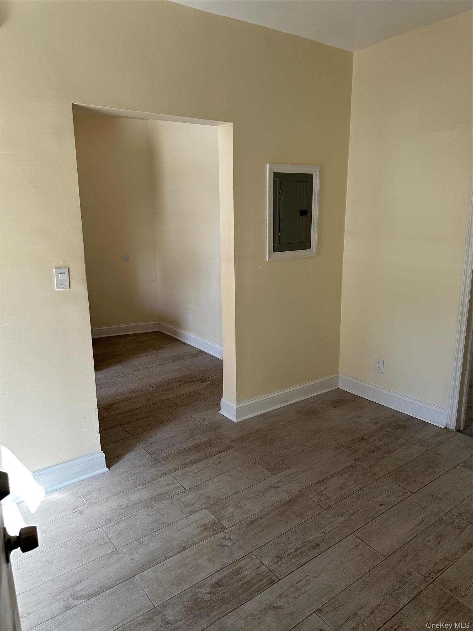 710 E 211th Street thumbnail 8