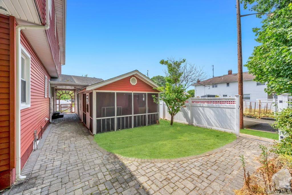 2331 Neptune Avenue thumbnail 42