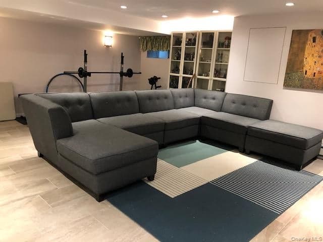 12-31 Robin Lane Unit: Triplex, 1st Floor thumbnail 12
