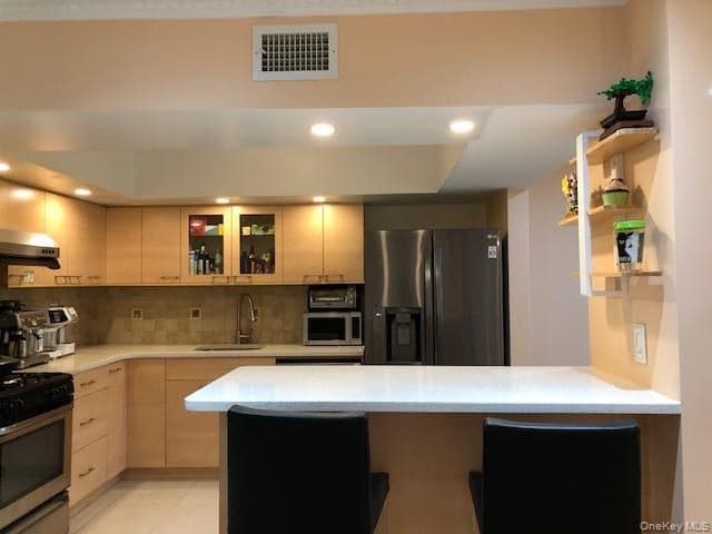 12-31 Robin Lane Unit: Triplex, 1st Floor thumbnail 7
