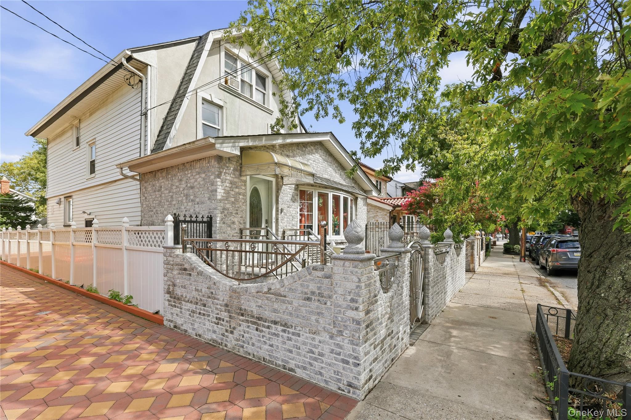 1667 E 51st Street thumbnail 2