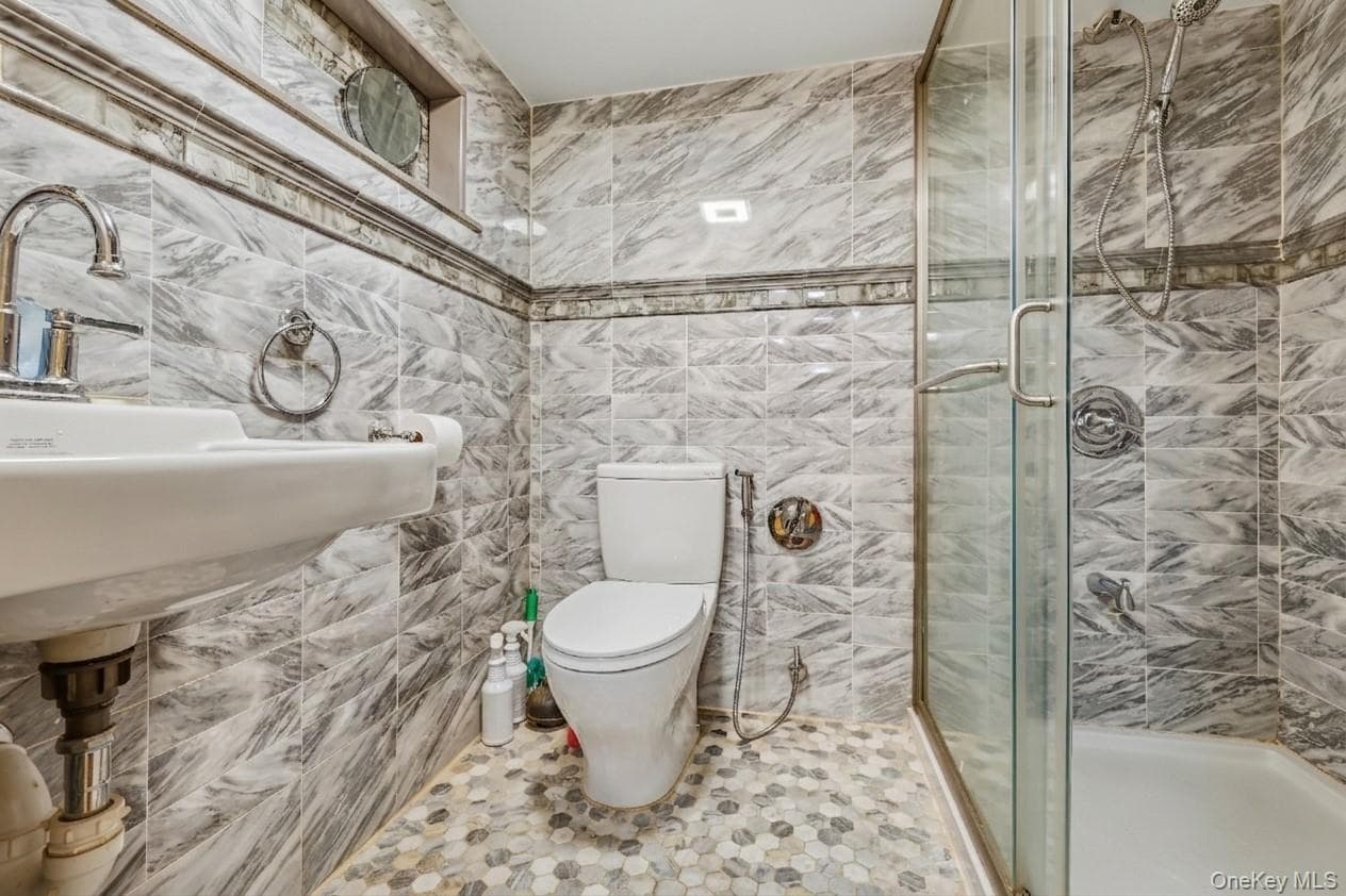 1667 E 51st Street thumbnail 20
