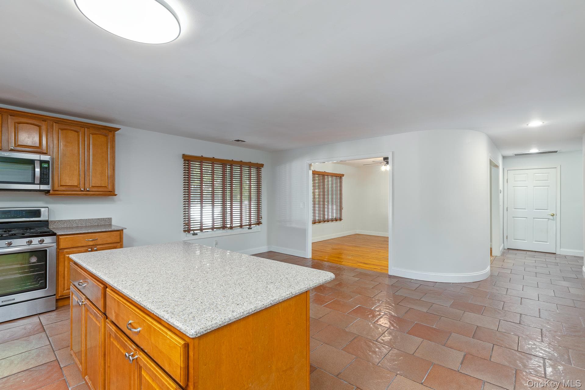 37 W Woodside Avenue thumbnail 17