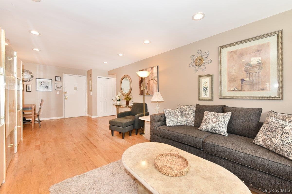 2 Birchwood Court Unit: 1C thumbnail 3