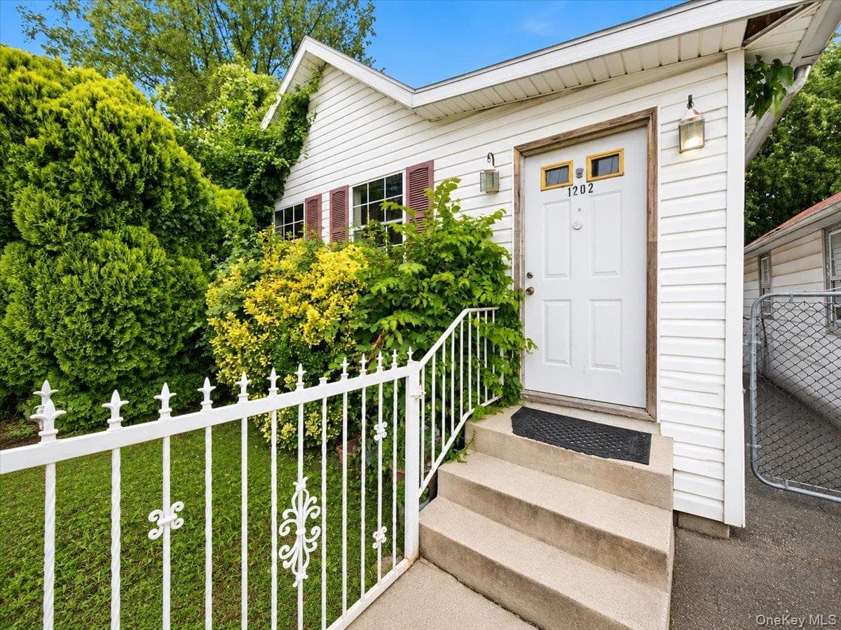 1202 Harding Park thumbnail 3