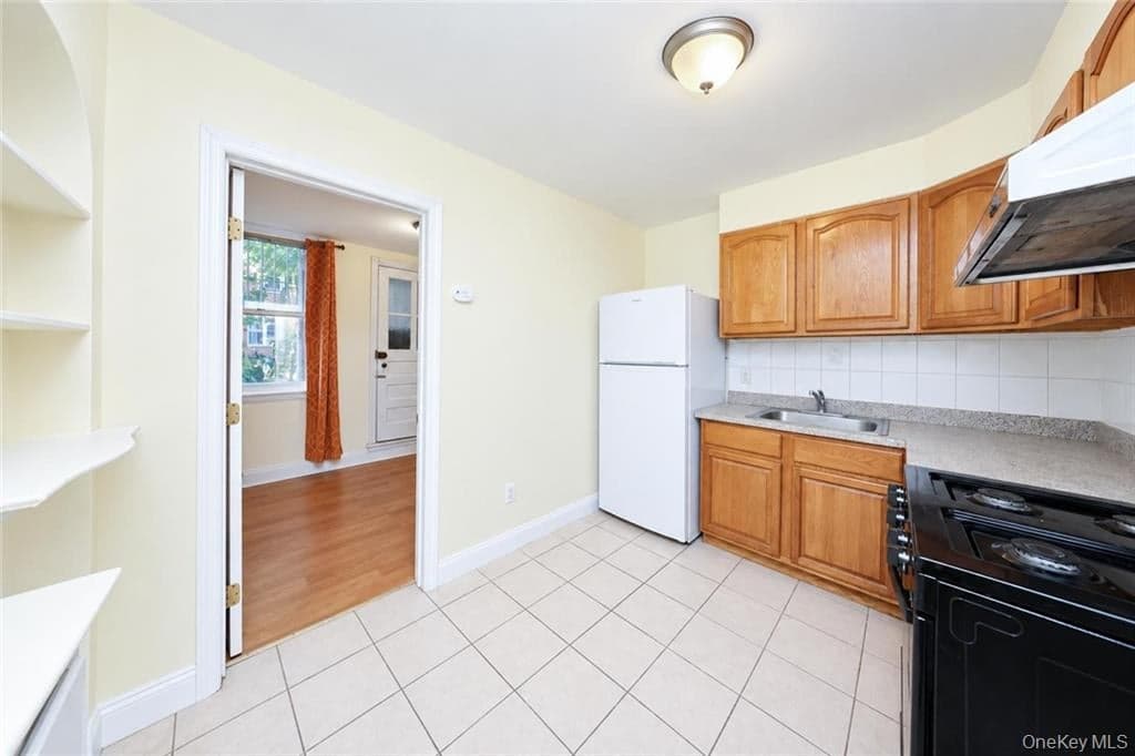 2345 E 26th Street thumbnail 8