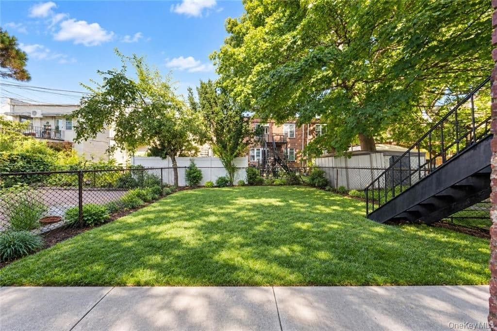 2345 E 26th Street thumbnail 4