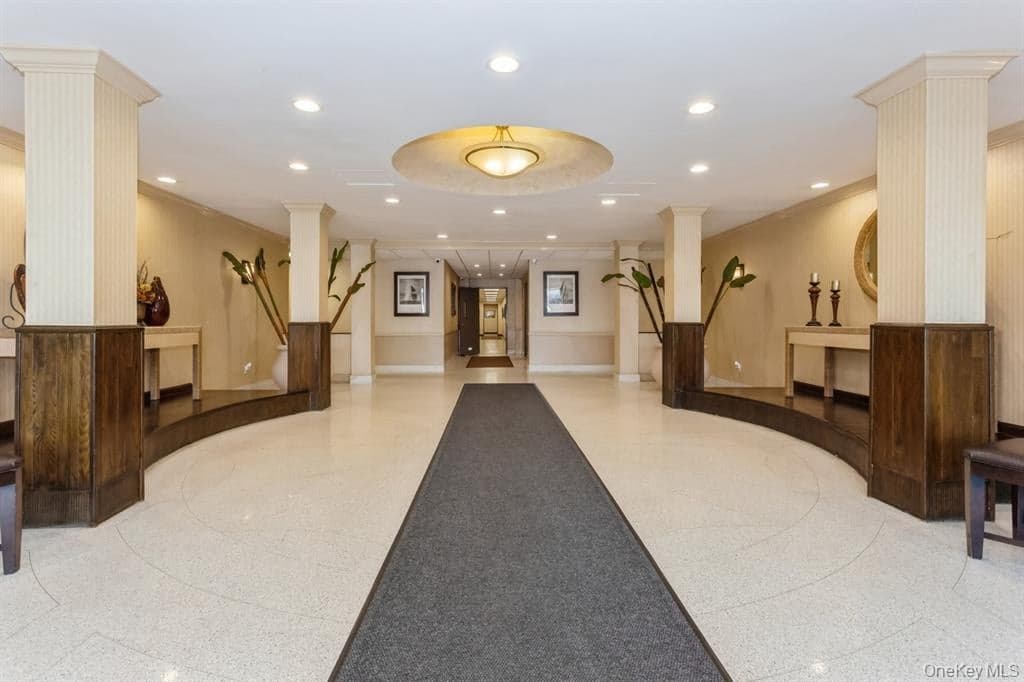 410 E Broadway Unit: 2F thumbnail 10