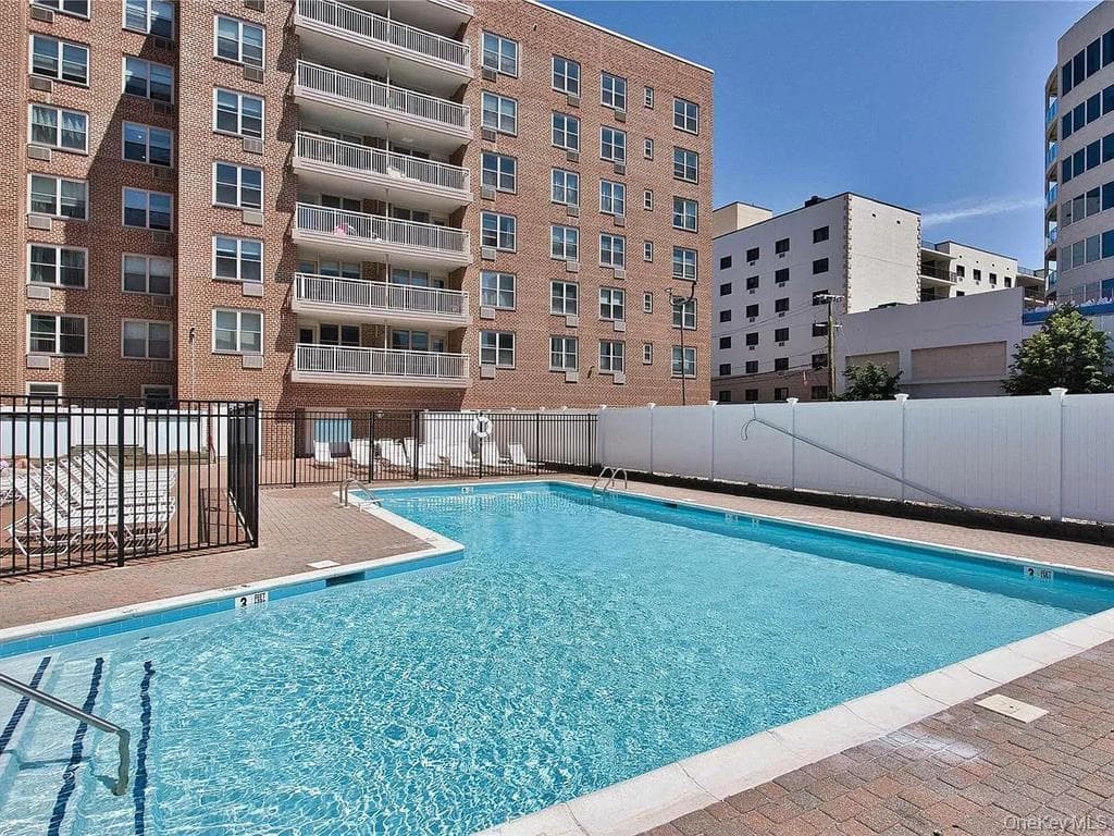 410 E Broadway Unit: 2F thumbnail 12
