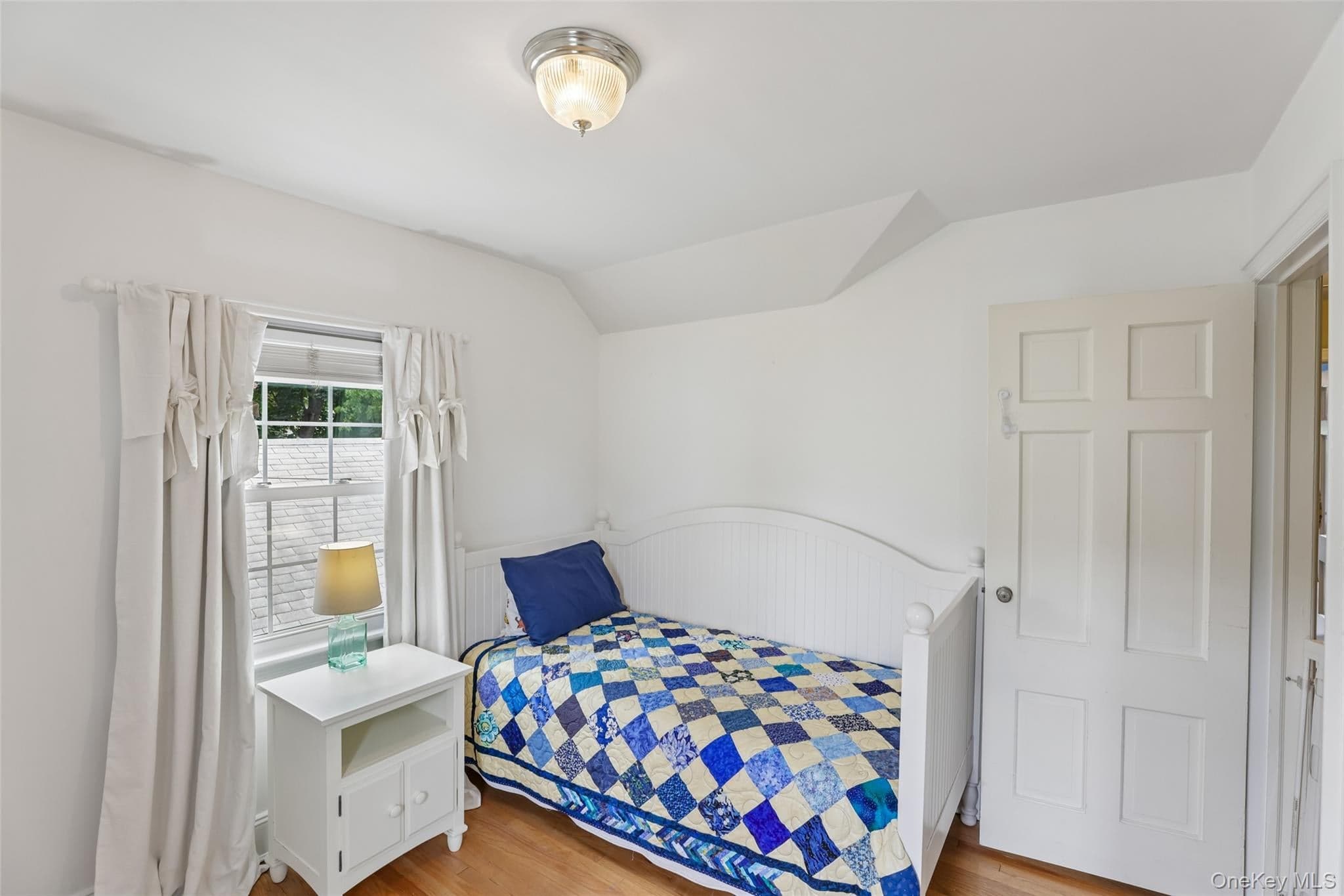 105 Stewart Avenue thumbnail 18