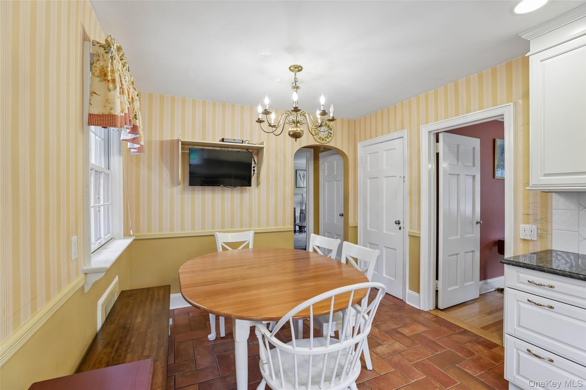105 Stewart Avenue thumbnail 10