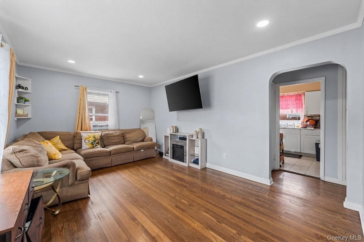 684 Newton Avenue thumbnail 5