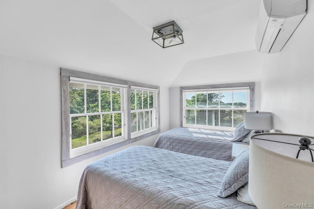 3651 Soundview Avenue thumbnail 18