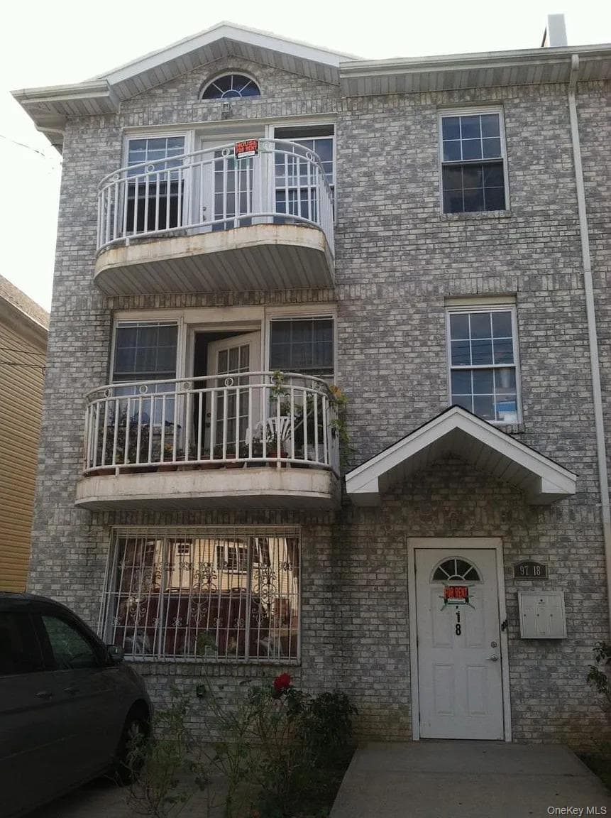 9718 125th Street photo 1