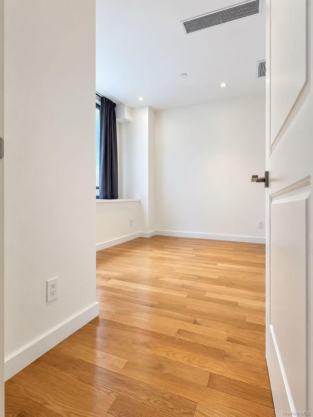 4223 Parsons Boulevard Unit: 2D thumbnail 4