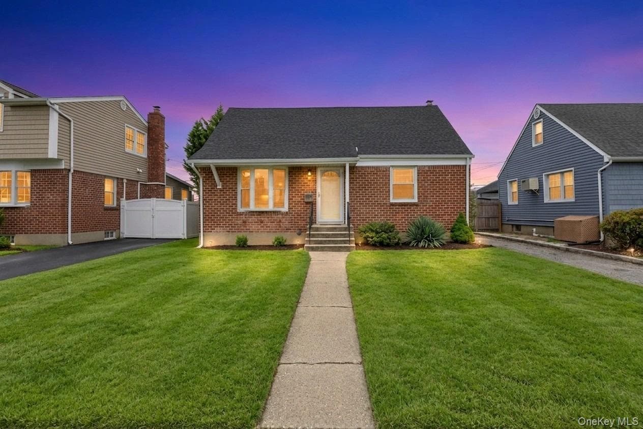 30 Mcalester Avenue, Hicksville