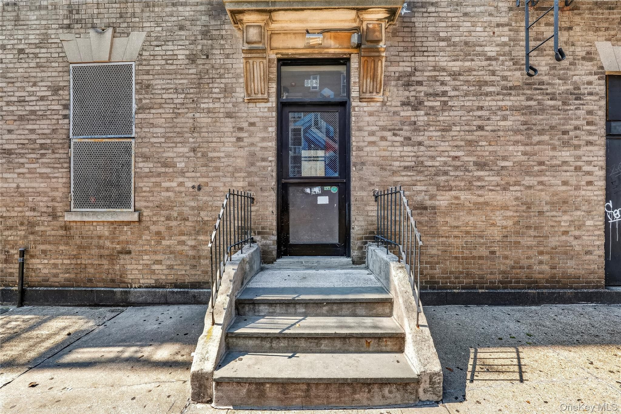 2476 Arthur Avenue thumbnail 5