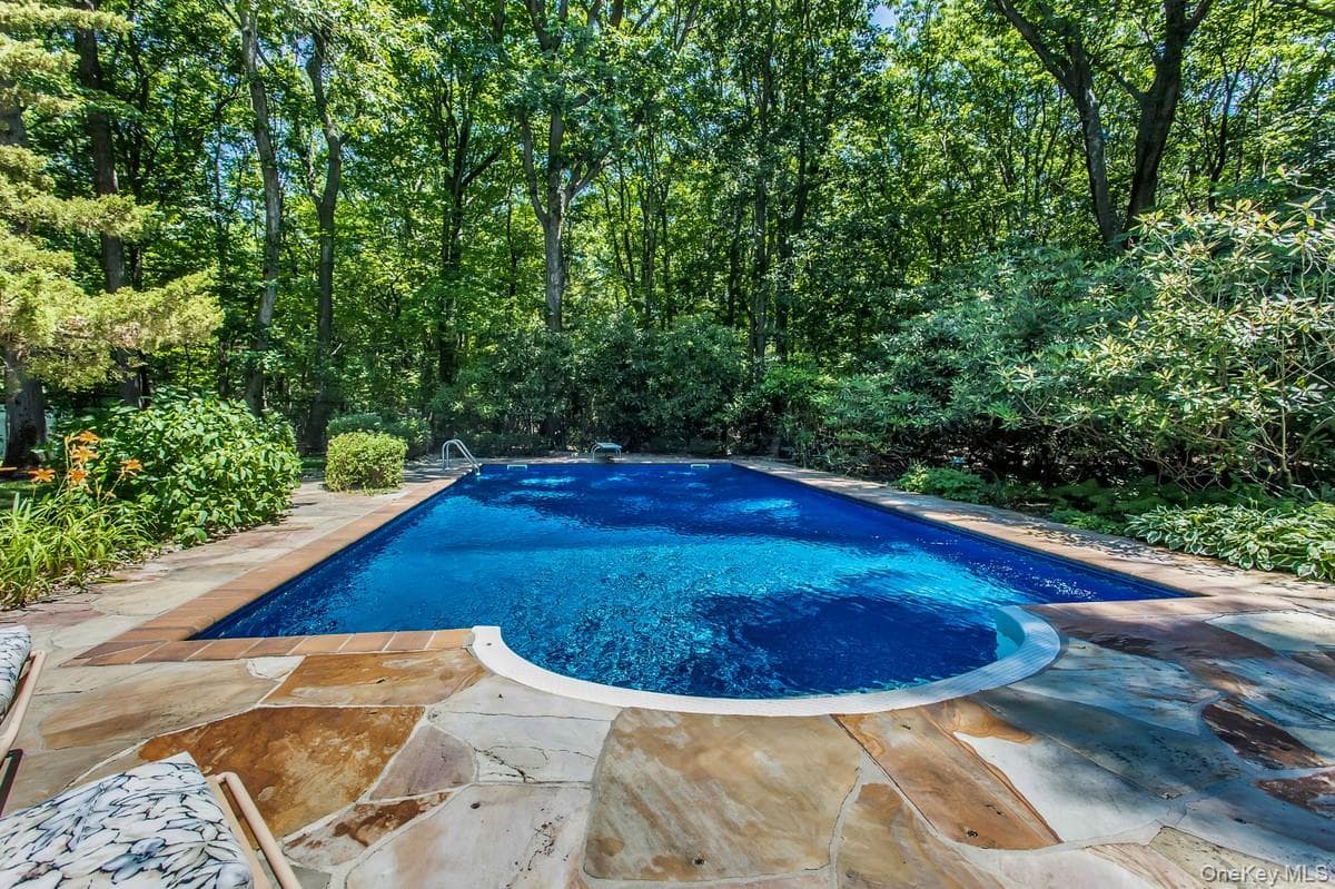 6 Cliffside Drive, Port Jefferson