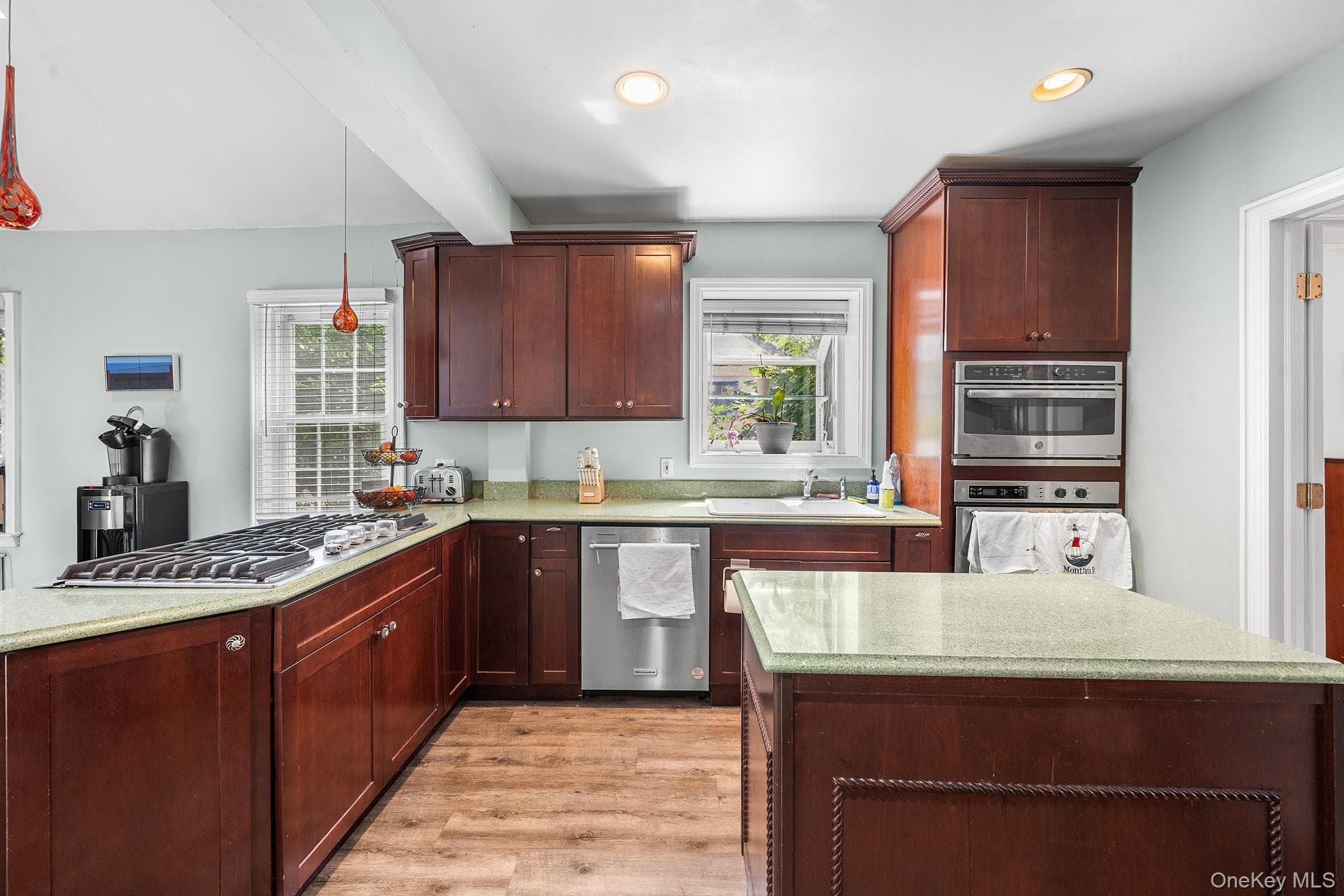 3 Demott Avenue thumbnail 15