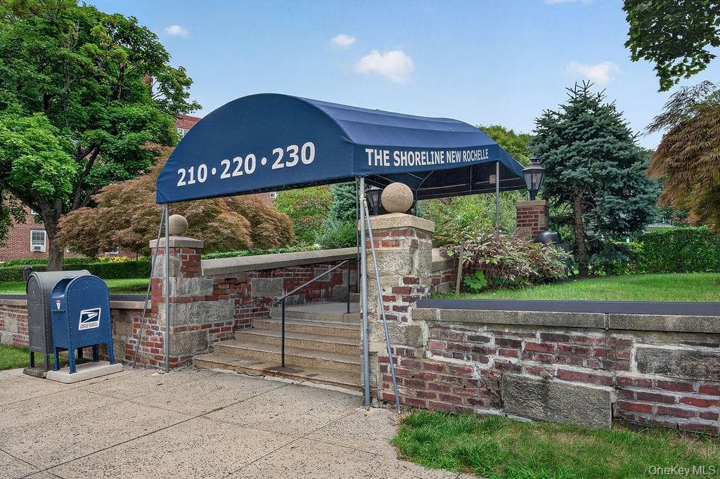 210 Pelham Road Unit: 2F, New Rochelle