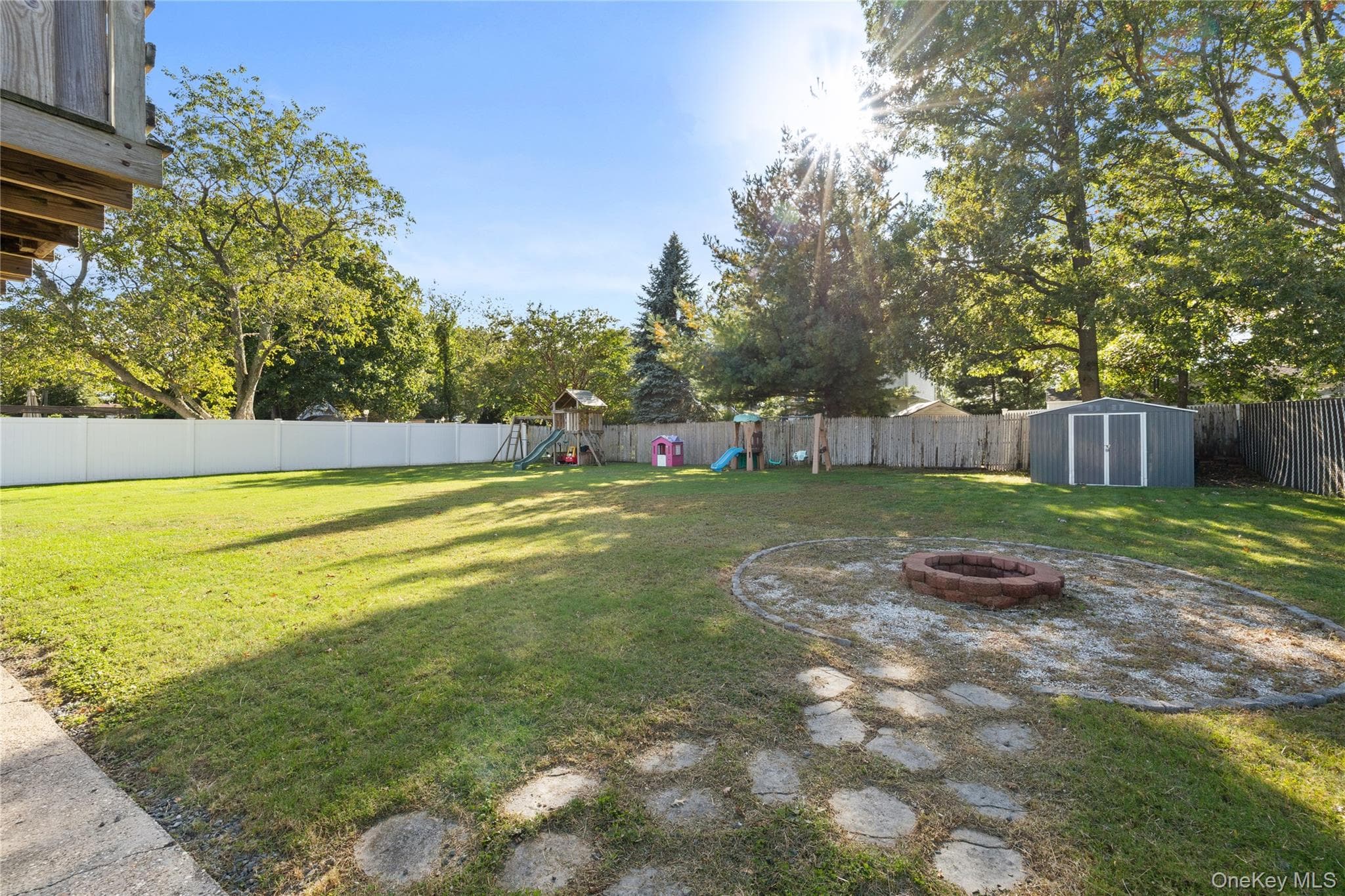 697 East Drive thumbnail 25