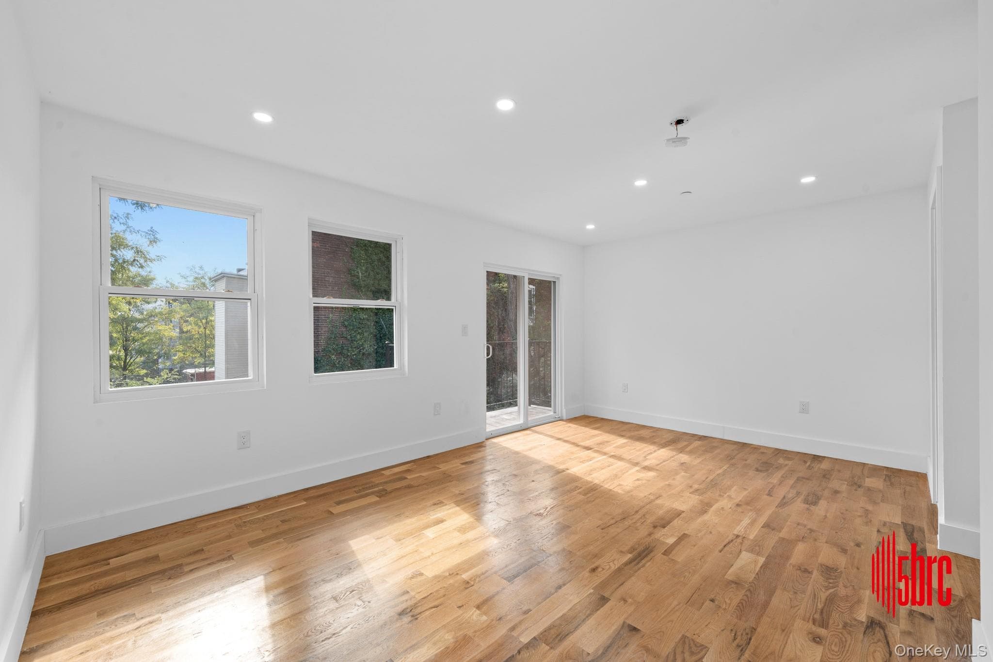 1116 Blake Avenue thumbnail 9