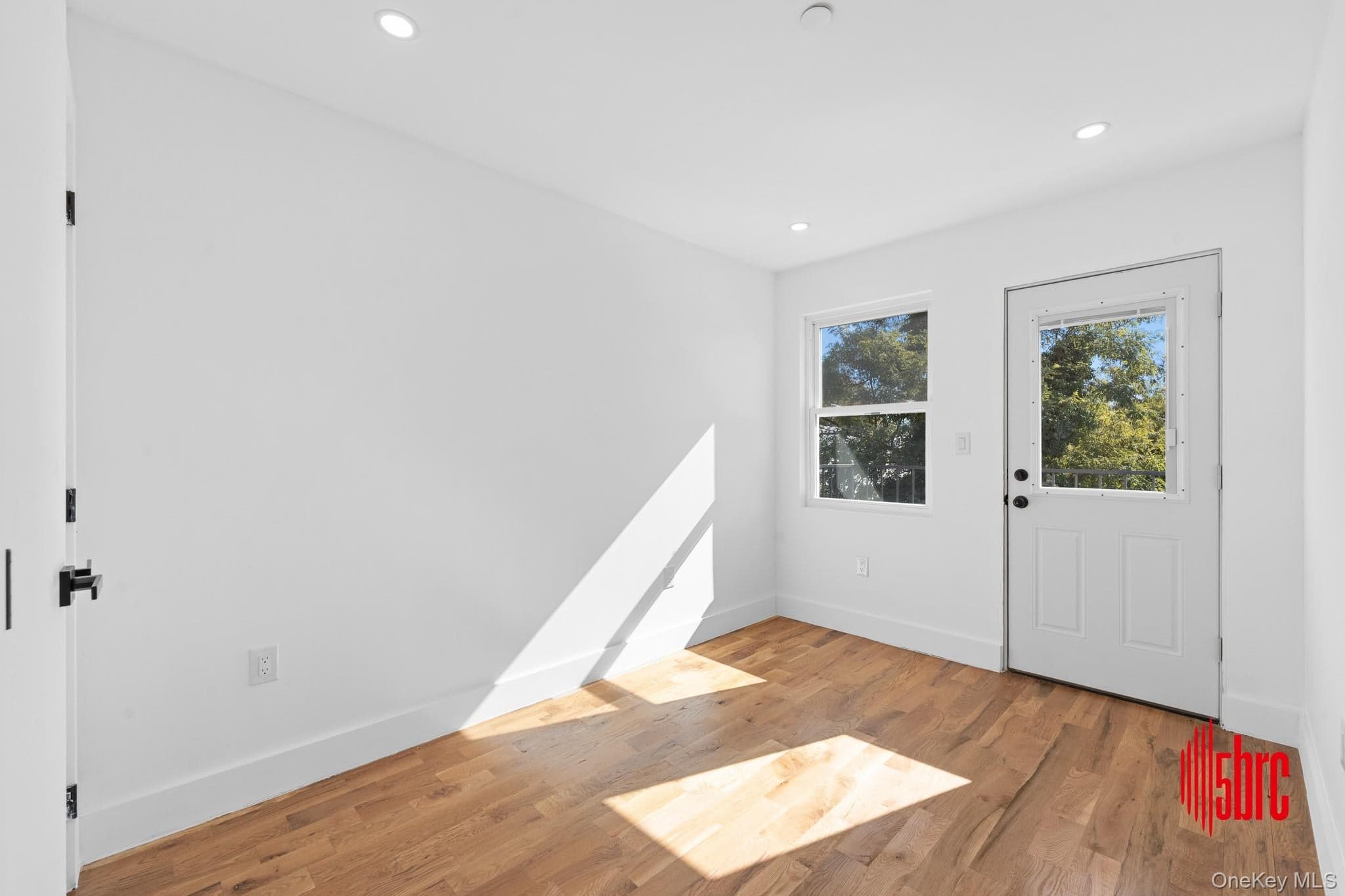 1116 Blake Avenue thumbnail 18