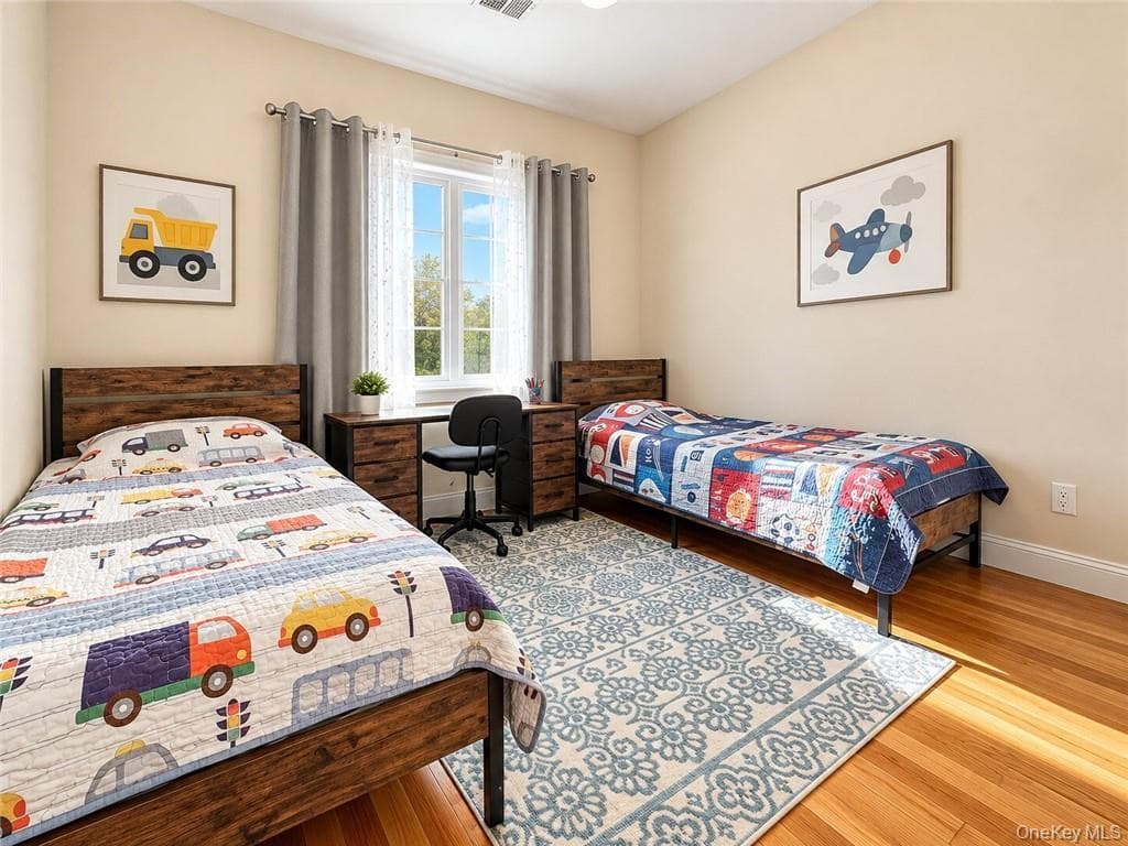 440 Eltingville Boulevard thumbnail 13