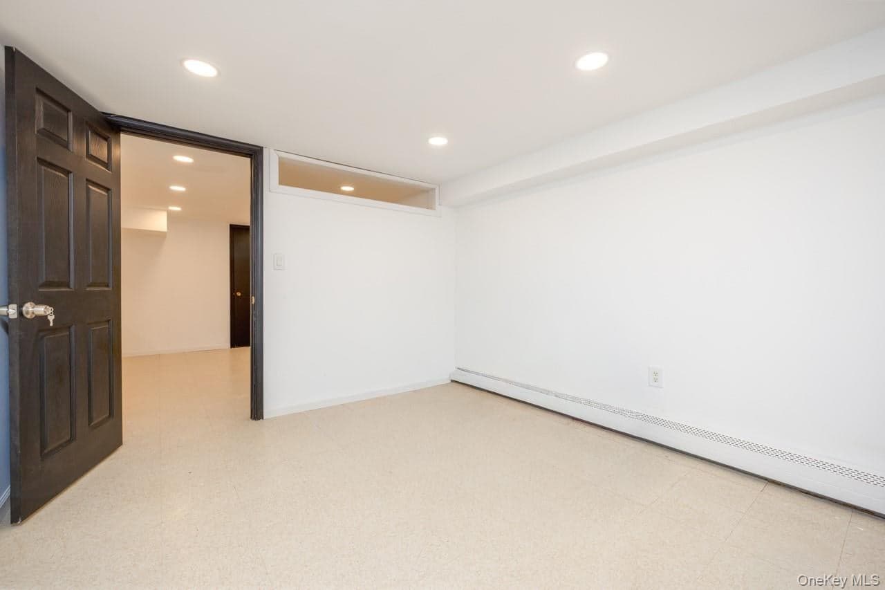 8 Deforest Avenue thumbnail 17