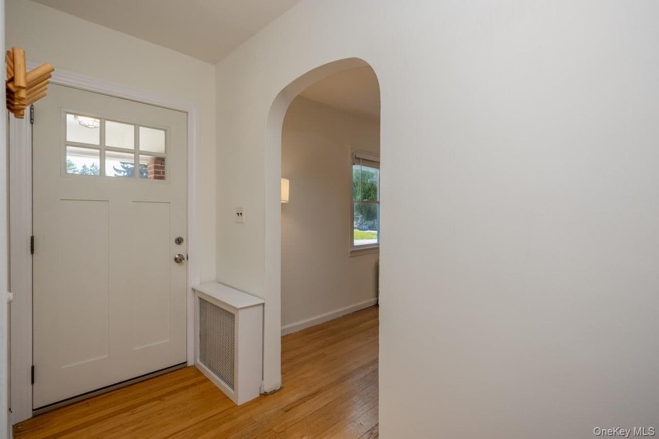 8 Deforest Avenue thumbnail 3