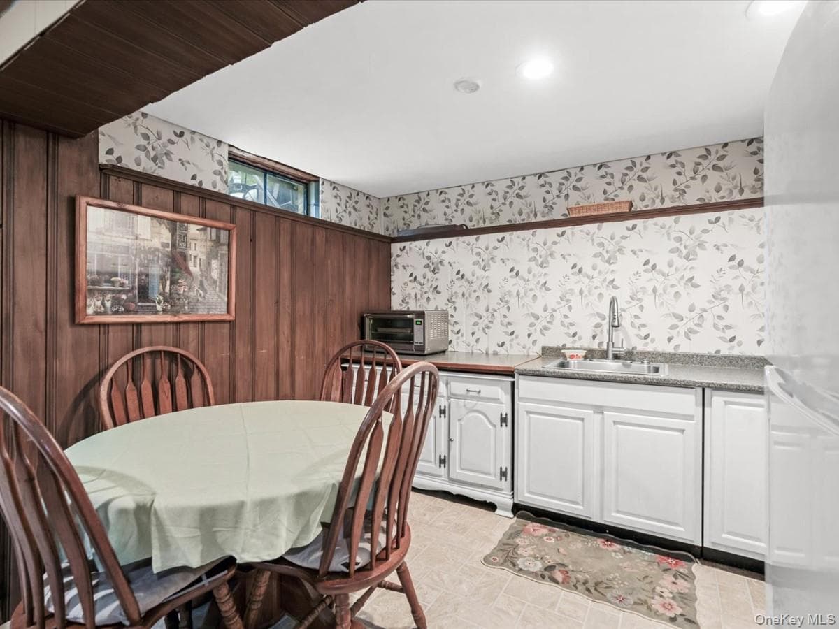 223 Locust Drive thumbnail 12