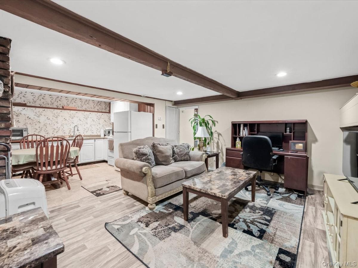 223 Locust Drive thumbnail 9