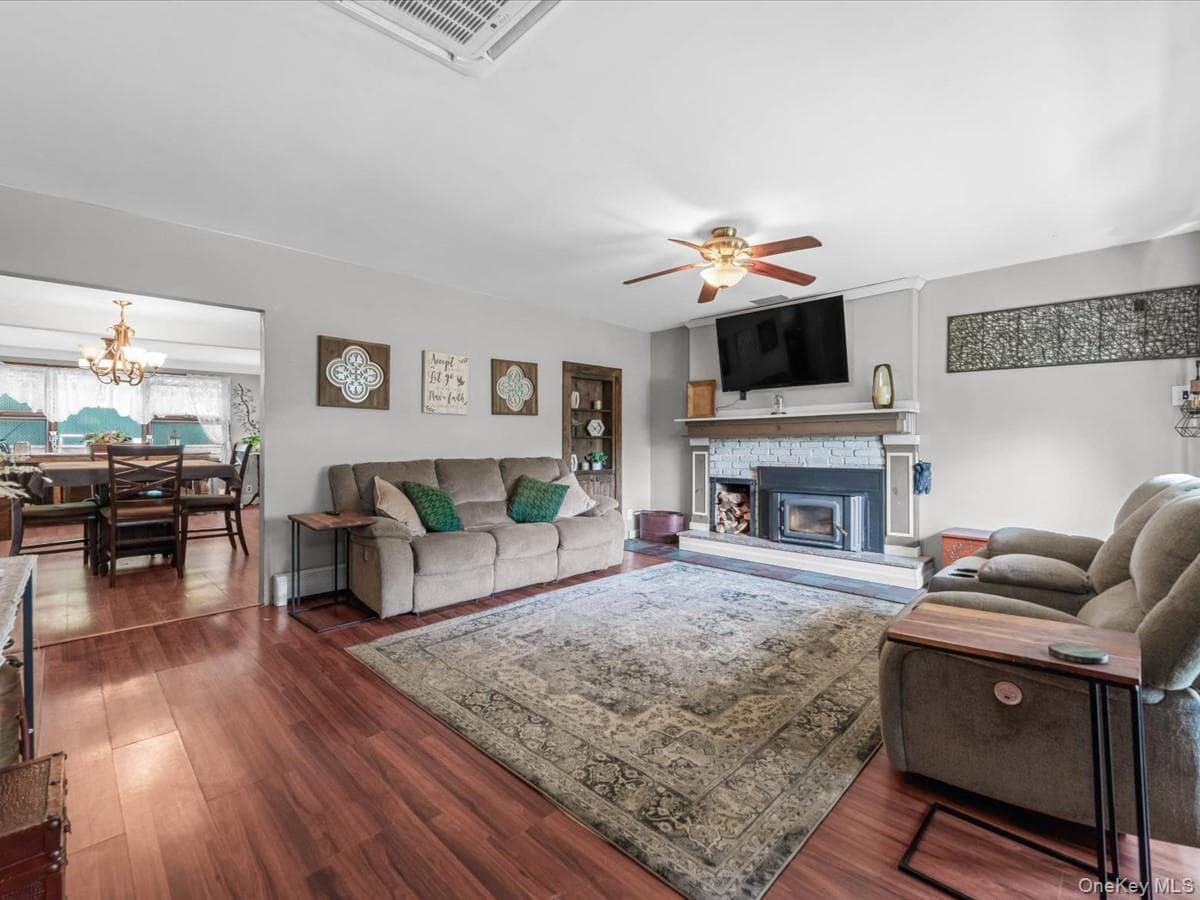 223 Locust Drive thumbnail 3