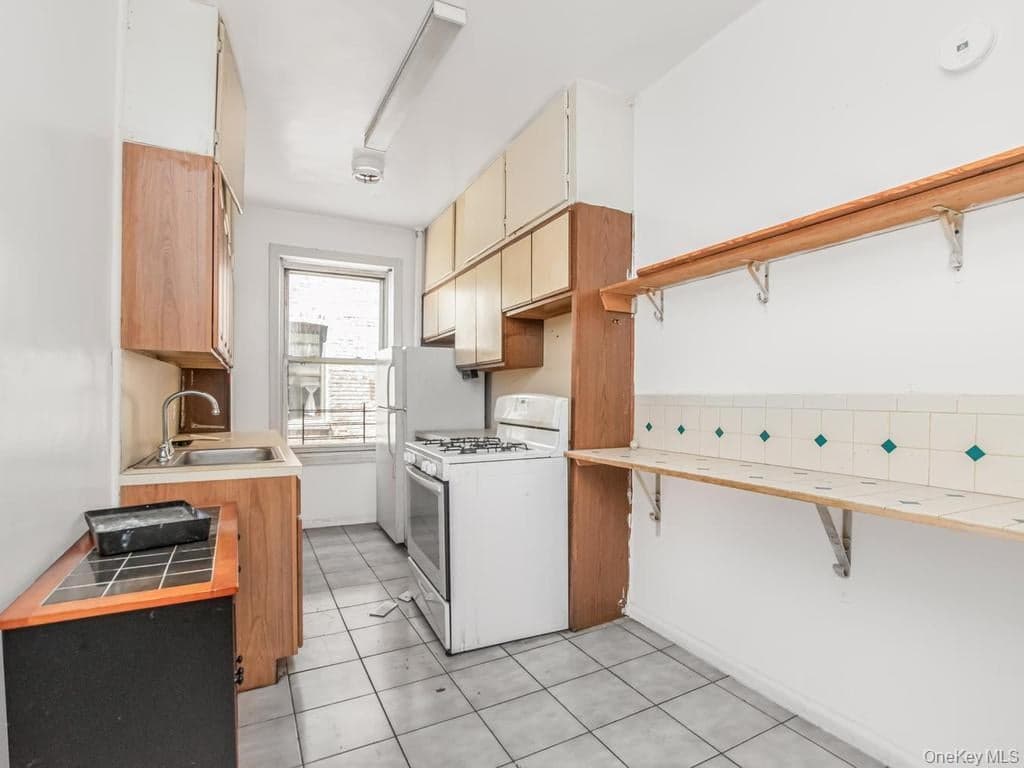 2081 Cruger Avenue Unit: 4C thumbnail 2