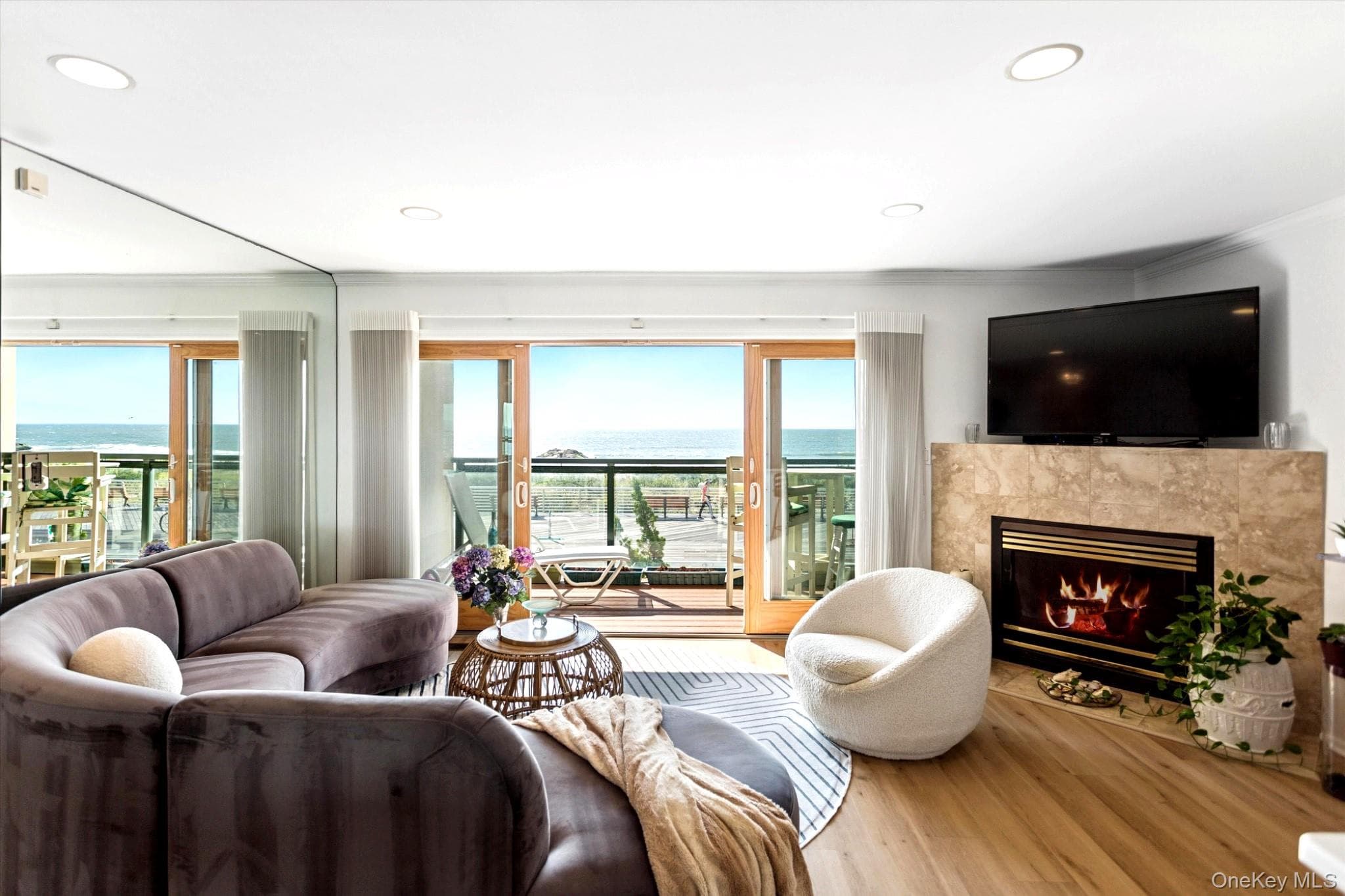 412 Oceanfront thumbnail 4