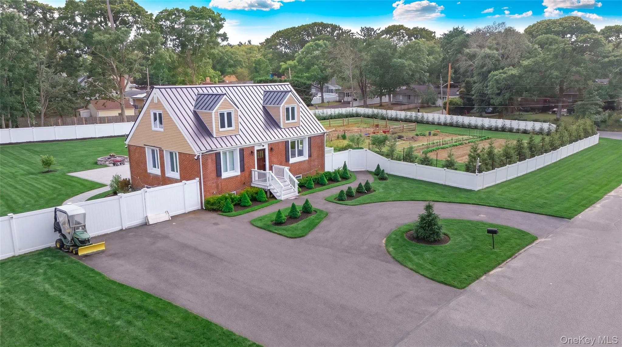 4 Riverside Avenue photo 1