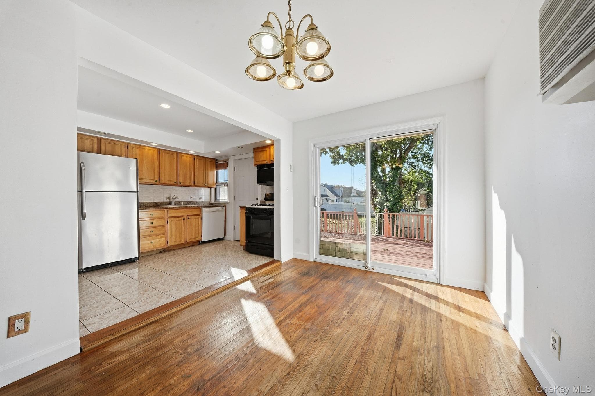 88 Meyer Avenue thumbnail 23