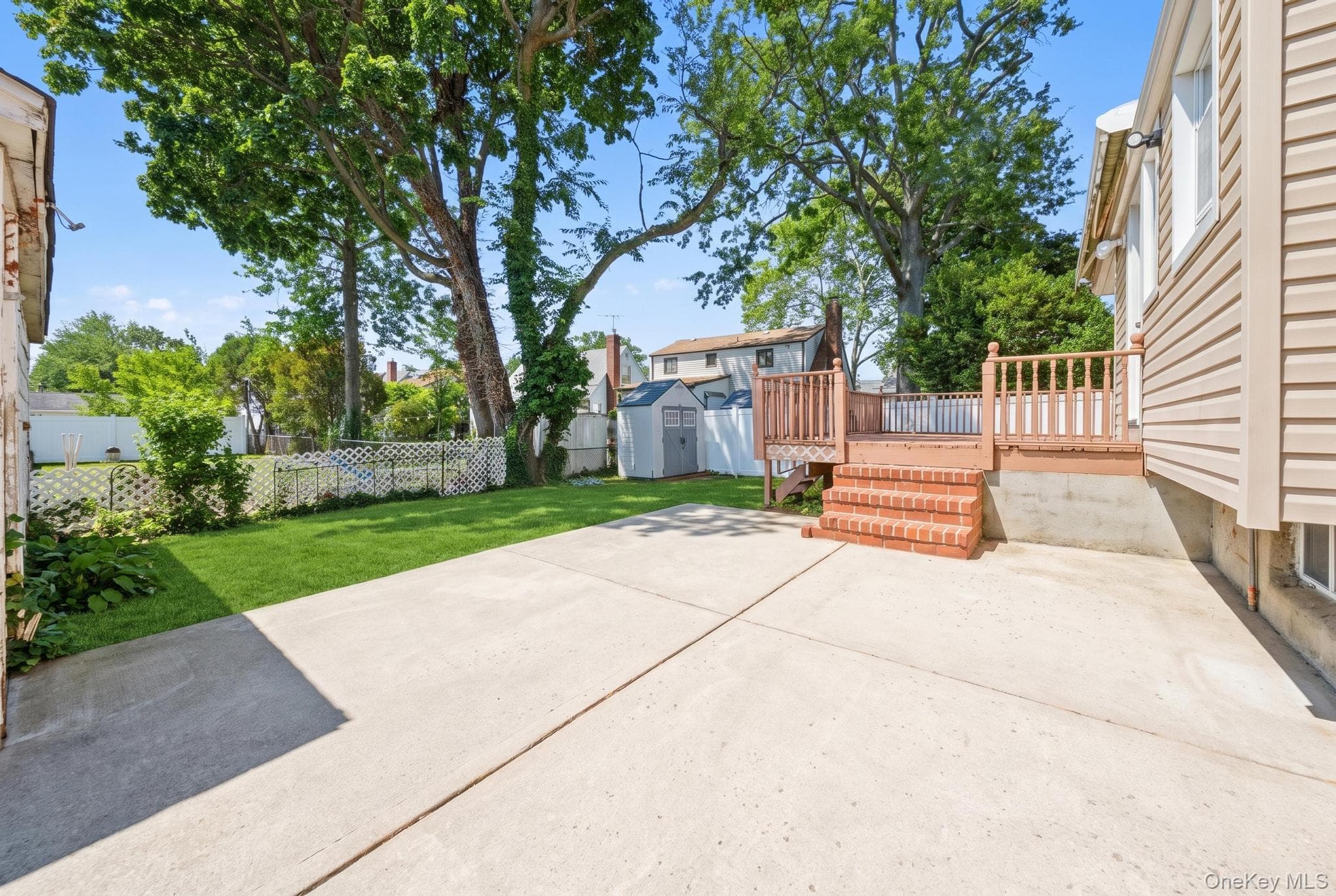 88 Meyer Avenue thumbnail 12