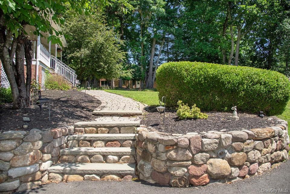 4 Hauser Terrace thumbnail 4