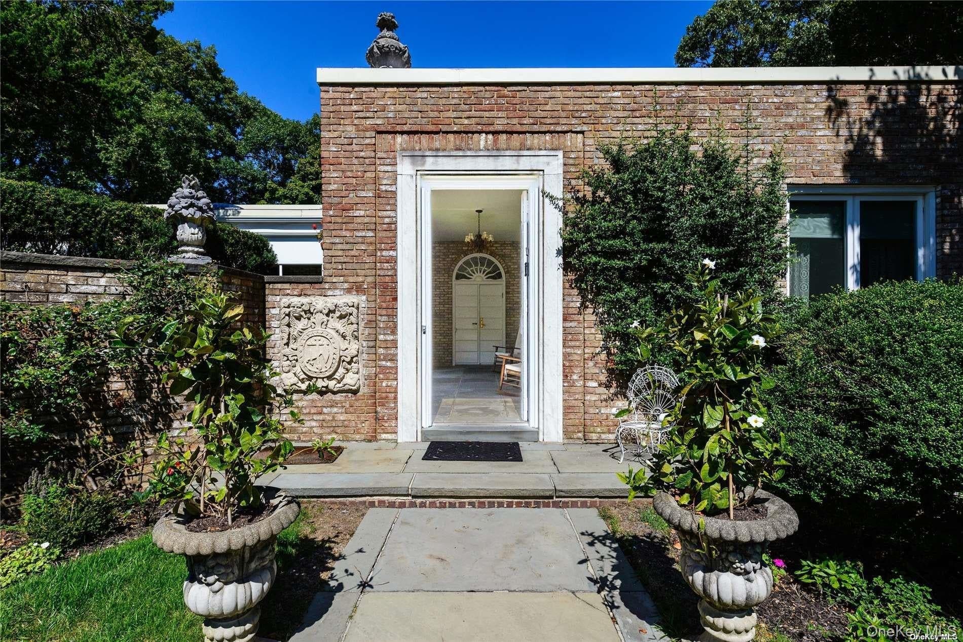 153 Royston Lane, Oyster Bay Cove