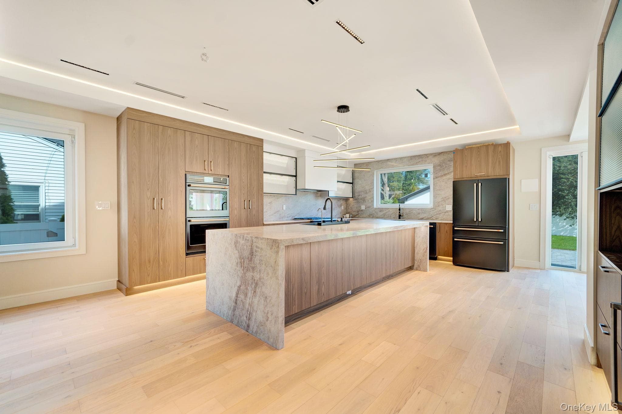 748 Carman Avenue thumbnail 22